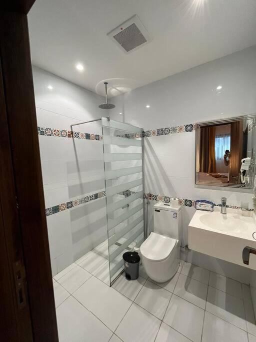 درة العروس غرفة وصالة مع بلكونة مطلة على شاطئ البردايس-عوائل Apartment