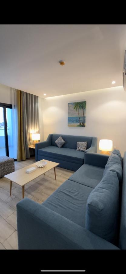 درة العروس غرفة وصالة مع بلكونة مطلة على شاطئ البردايس-عوائل Apartment